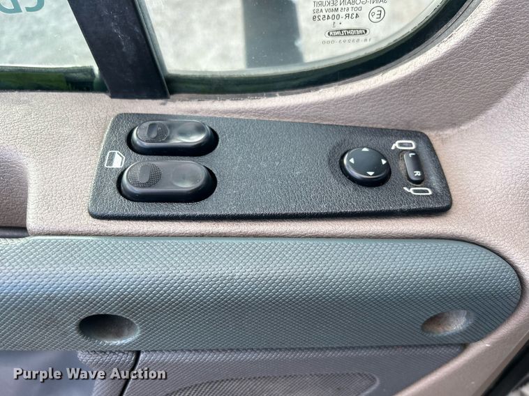 image for item OI9502 2012 Freightliner Cascadia 125  semi truck