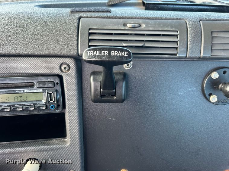 image for item OI9502 2012 Freightliner Cascadia 125  semi truck