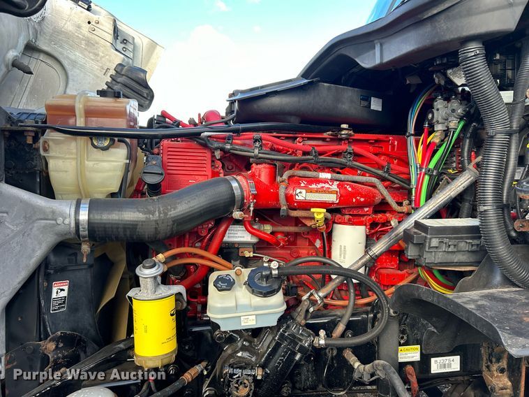 image for item OI9502 2012 Freightliner Cascadia 125  semi truck