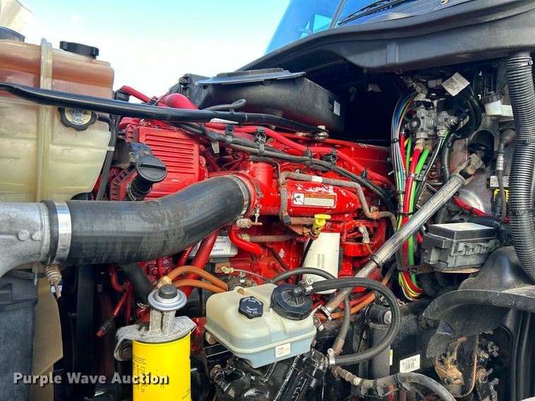 image for item OI9502 2012 Freightliner Cascadia 125  semi truck