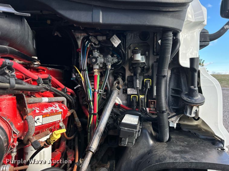 image for item OI9502 2012 Freightliner Cascadia 125  semi truck