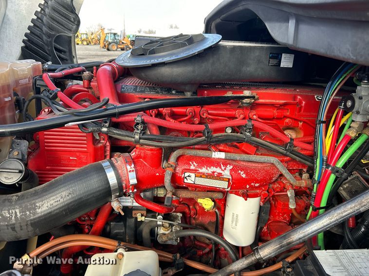 image for item OI9502 2012 Freightliner Cascadia 125  semi truck