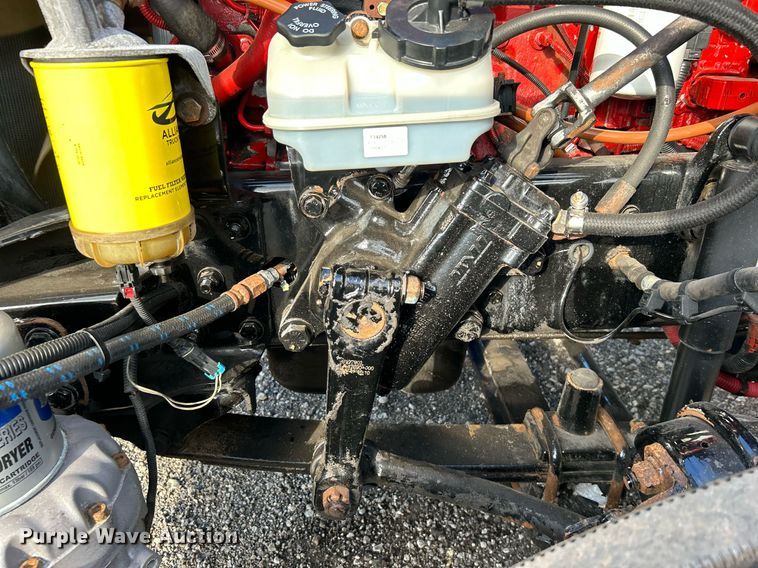 image for item OI9502 2012 Freightliner Cascadia 125  semi truck