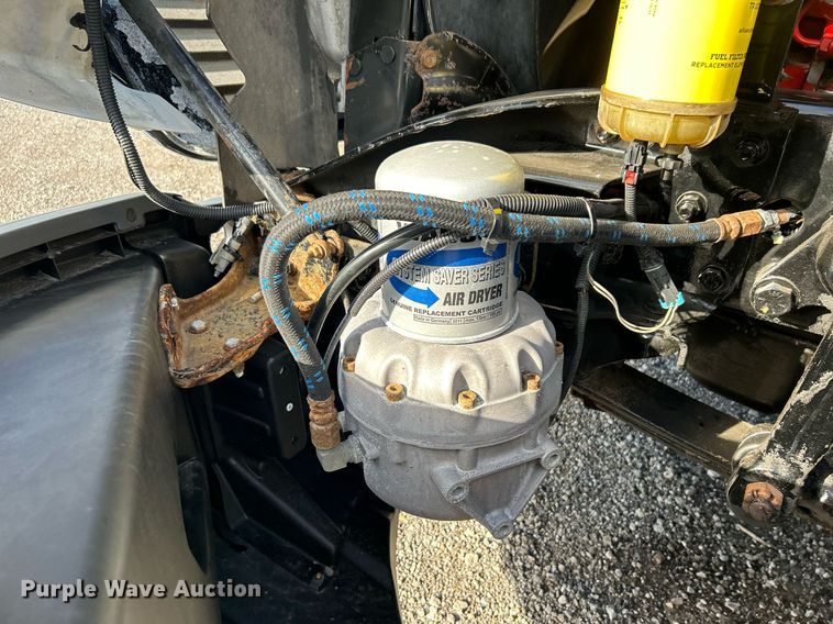 image for item OI9502 2012 Freightliner Cascadia 125  semi truck