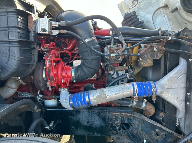 image for item OI9502 2012 Freightliner Cascadia 125  semi truck