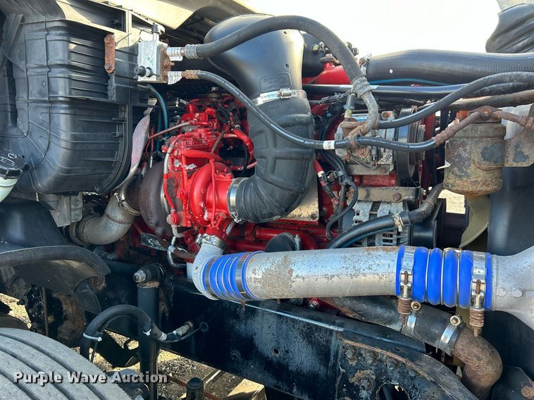 image for item OI9502 2012 Freightliner Cascadia 125  semi truck