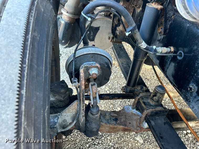 image for item OI9502 2012 Freightliner Cascadia 125  semi truck