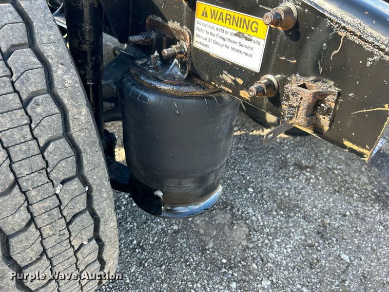 image for item OI9502 2012 Freightliner Cascadia 125  semi truck