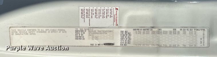 image for item OI9502 2012 Freightliner Cascadia 125  semi truck