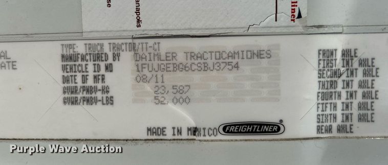 image for item OI9502 2012 Freightliner Cascadia 125  semi truck