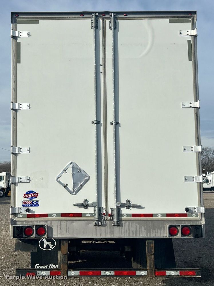 image for item OM9202 2013 Utility Trailer MFG VS2DX  dry van trailer