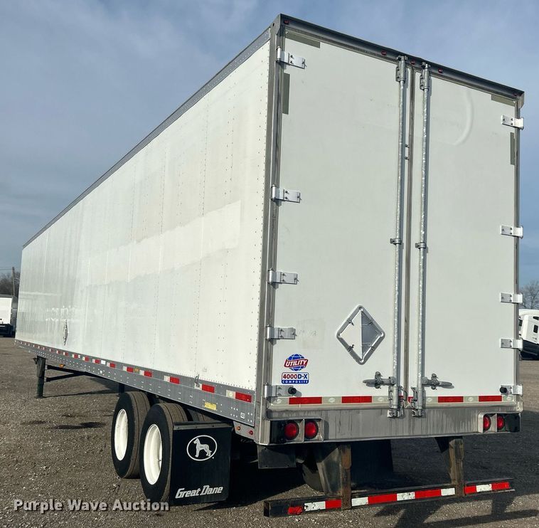 image for item OM9202 2013 Utility Trailer MFG VS2DX  dry van trailer