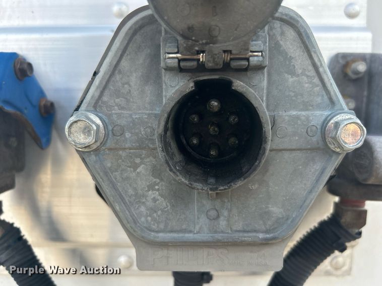 image for item OM9202 2013 Utility Trailer MFG VS2DX  dry van trailer