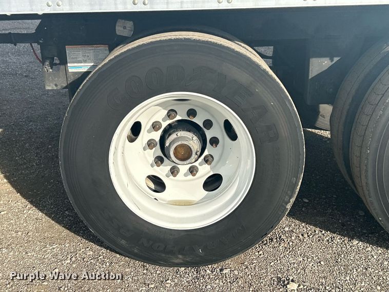 image for item OM9202 2013 Utility Trailer MFG VS2DX  dry van trailer