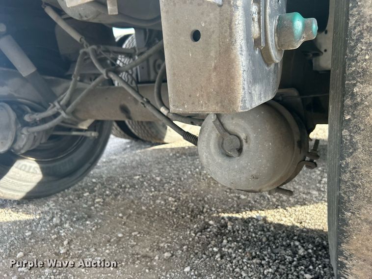 image for item OM9202 2013 Utility Trailer MFG VS2DX  dry van trailer