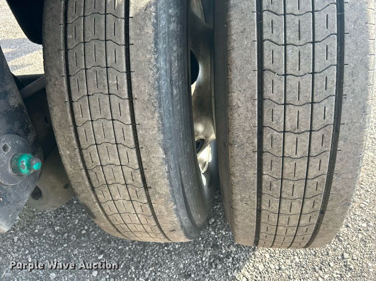 image for item OM9202 2013 Utility Trailer MFG VS2DX  dry van trailer