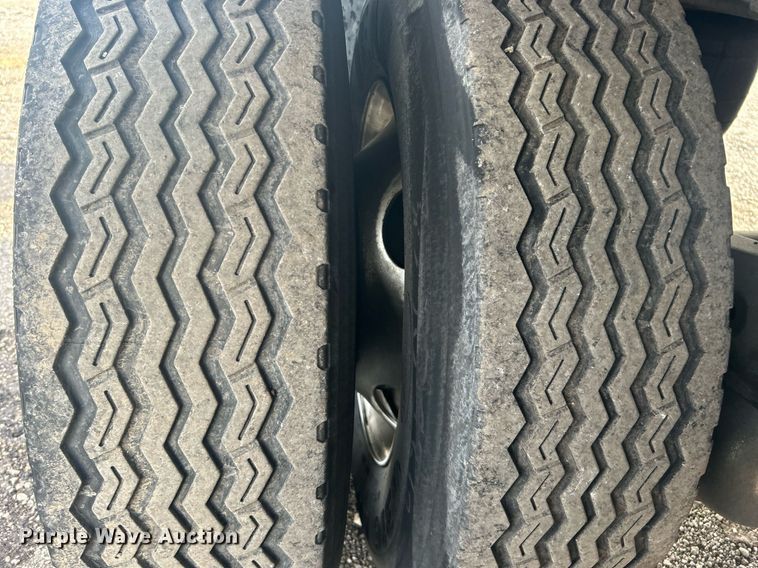 image for item OM9202 2013 Utility Trailer MFG VS2DX  dry van trailer