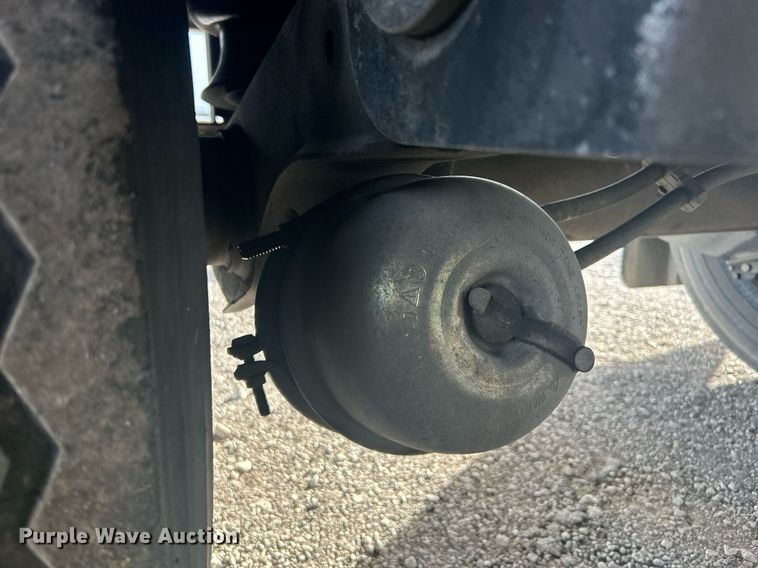 image for item OM9202 2013 Utility Trailer MFG VS2DX  dry van trailer