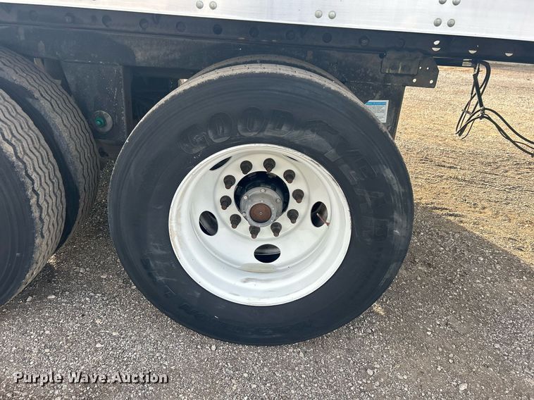 image for item OM9202 2013 Utility Trailer MFG VS2DX  dry van trailer