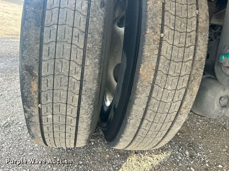 image for item OM9202 2013 Utility Trailer MFG VS2DX  dry van trailer