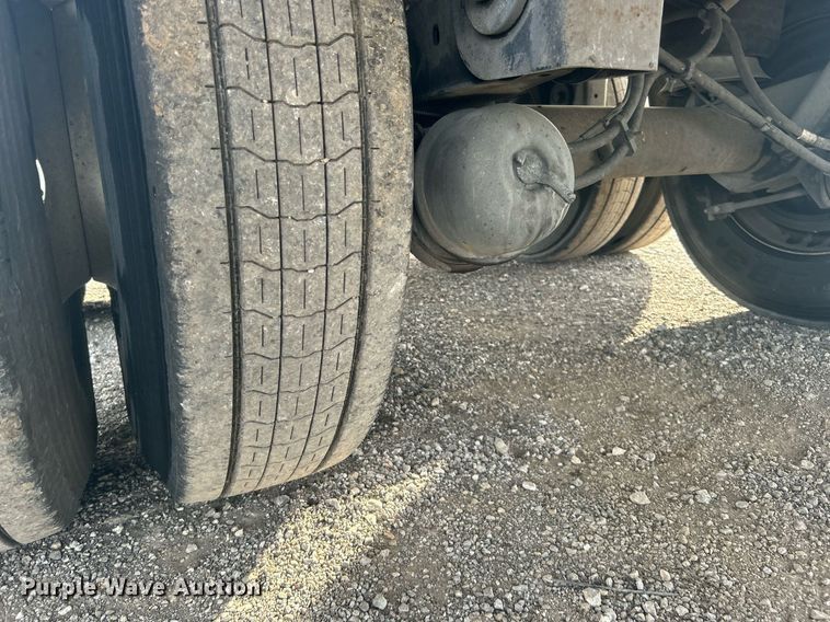 image for item OM9202 2013 Utility Trailer MFG VS2DX  dry van trailer