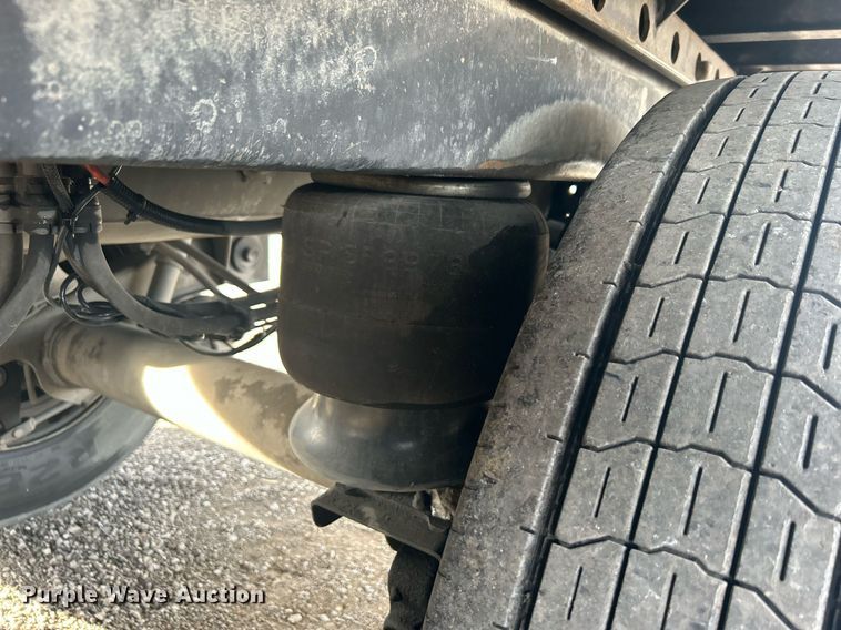 image for item OM9202 2013 Utility Trailer MFG VS2DX  dry van trailer