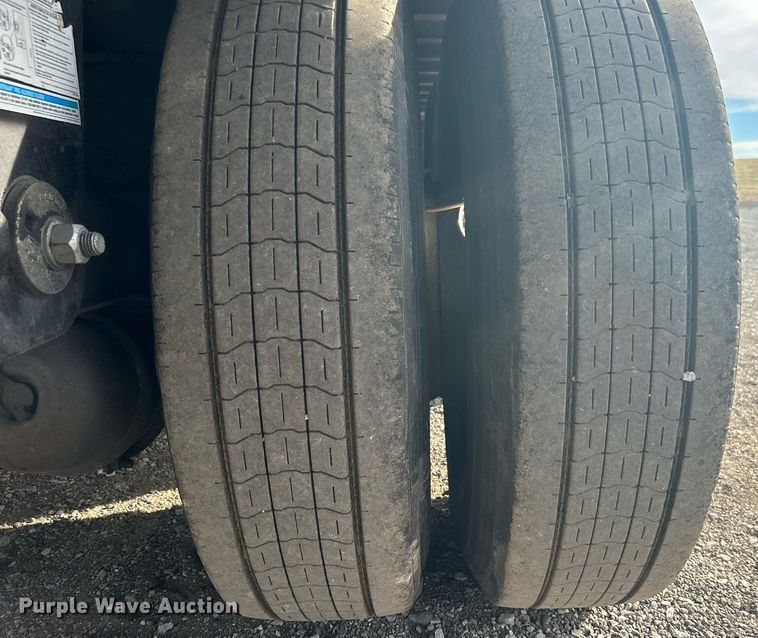 image for item OM9204 2015 Utility Trailer MFG VS2DX  dry van trailer