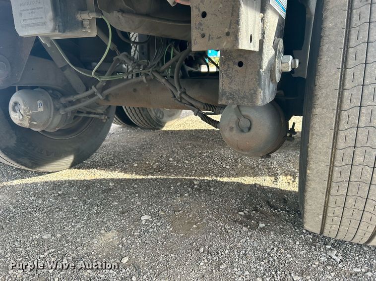 image for item OM9204 2015 Utility Trailer MFG VS2DX  dry van trailer