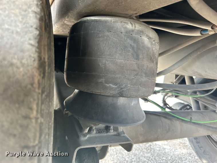 image for item OM9204 2015 Utility Trailer MFG VS2DX  dry van trailer