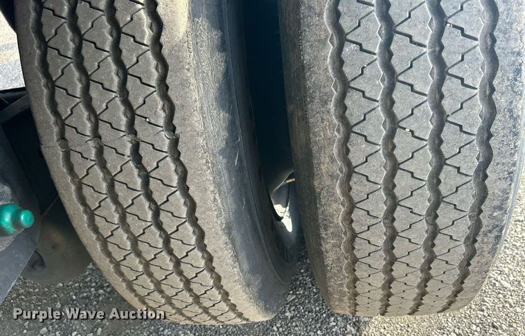 image for item OM9204 2015 Utility Trailer MFG VS2DX  dry van trailer