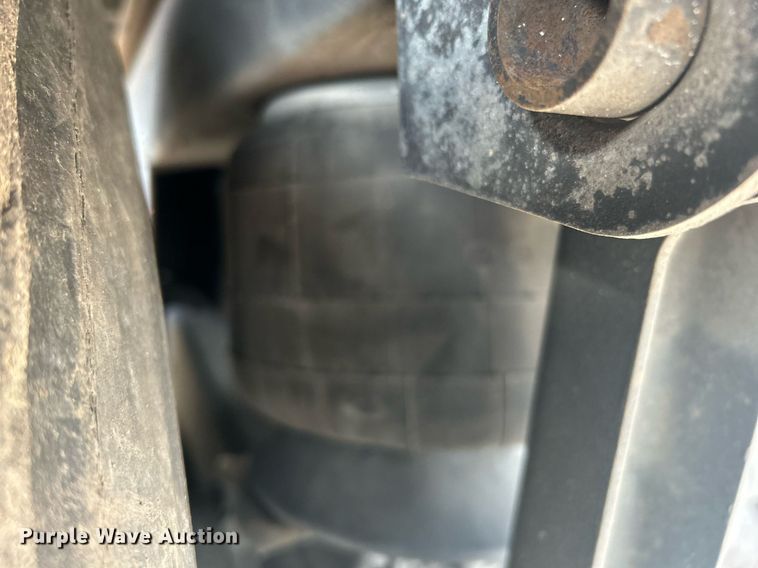 image for item OM9204 2015 Utility Trailer MFG VS2DX  dry van trailer