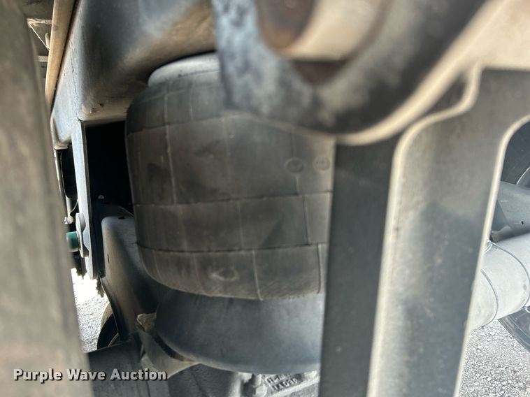 image for item OM9204 2015 Utility Trailer MFG VS2DX  dry van trailer