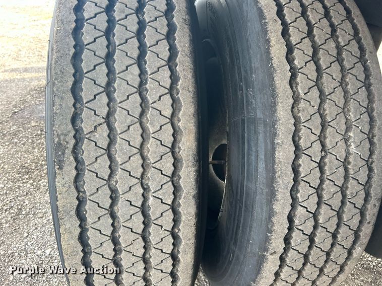 image for item OM9204 2015 Utility Trailer MFG VS2DX  dry van trailer