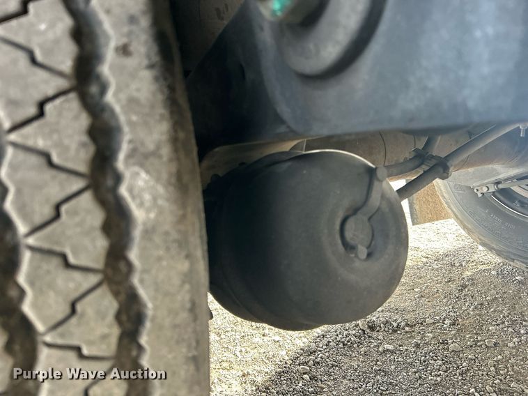 image for item OM9204 2015 Utility Trailer MFG VS2DX  dry van trailer