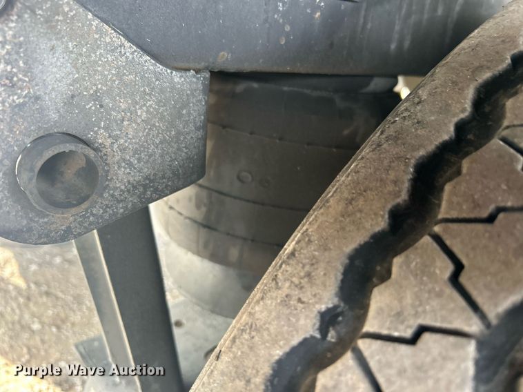 image for item OM9204 2015 Utility Trailer MFG VS2DX  dry van trailer