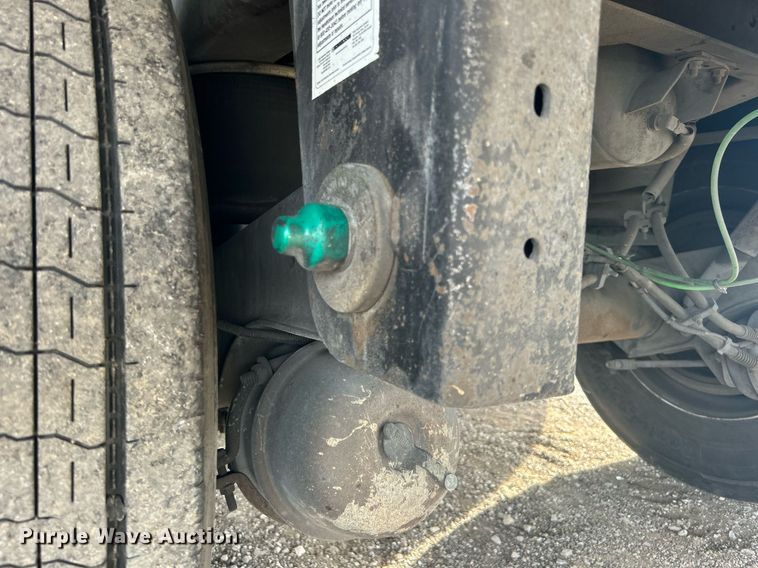 image for item OM9204 2015 Utility Trailer MFG VS2DX  dry van trailer