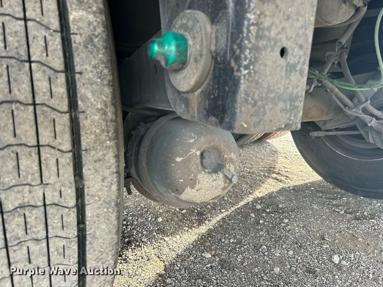 image for item OM9204 2015 Utility Trailer MFG VS2DX  dry van trailer