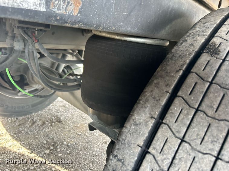 image for item OM9204 2015 Utility Trailer MFG VS2DX  dry van trailer