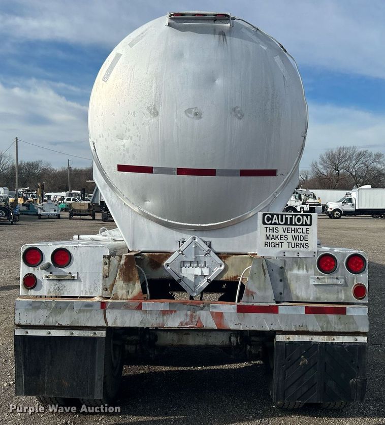 image for item OM9206 1968 Fruehauf TAOF2RDF  tank trailer