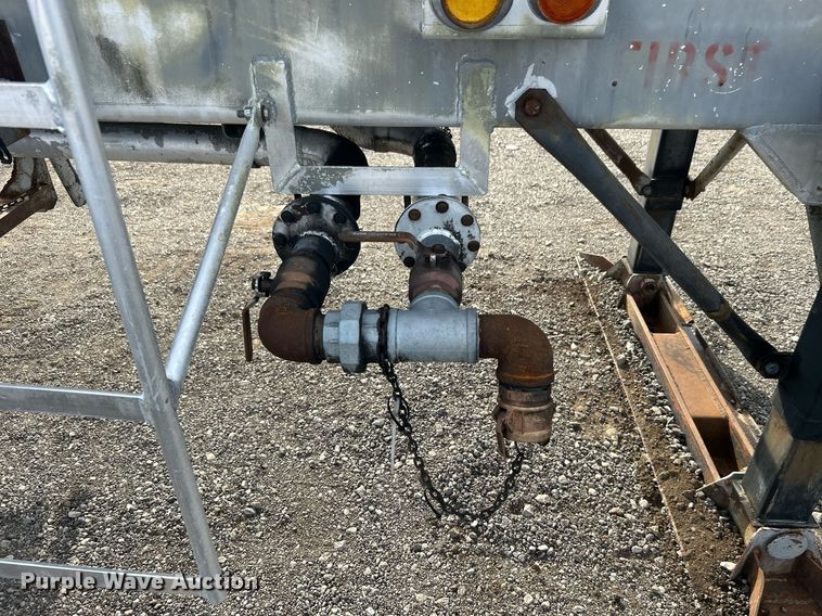 image for item OM9206 1968 Fruehauf TAOF2RDF  tank trailer