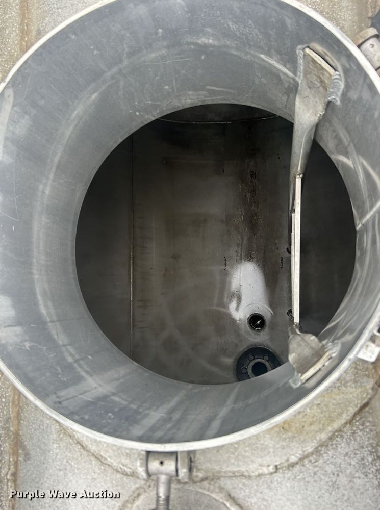 image for item OM9206 1968 Fruehauf TAOF2RDF  tank trailer