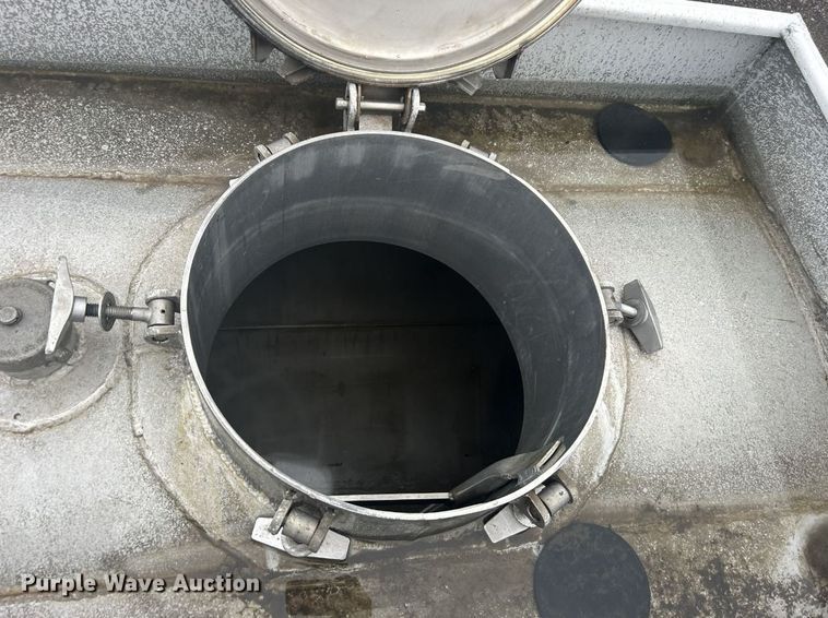 image for item OM9206 1968 Fruehauf TAOF2RDF  tank trailer