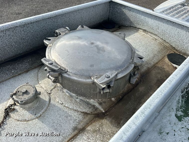 image for item OM9206 1968 Fruehauf TAOF2RDF  tank trailer