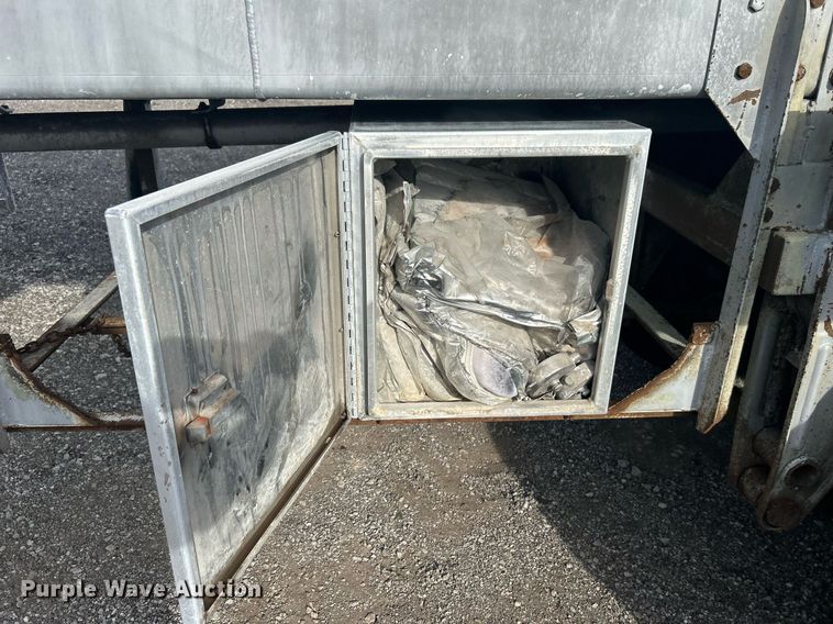 image for item OM9206 1968 Fruehauf TAOF2RDF  tank trailer