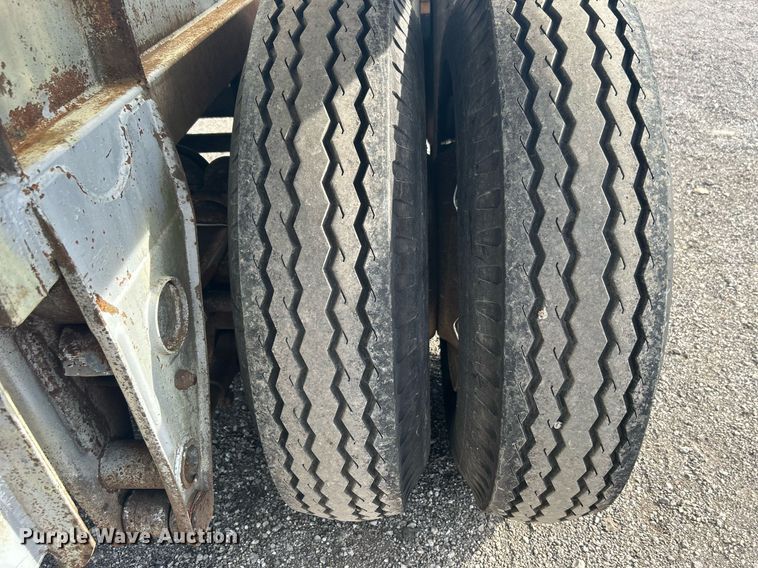 image for item OM9206 1968 Fruehauf TAOF2RDF  tank trailer