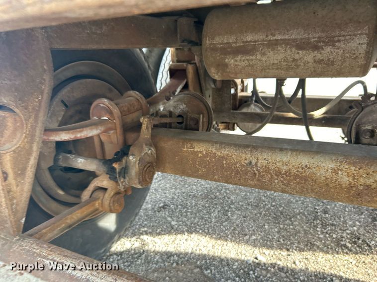 image for item OM9206 1968 Fruehauf TAOF2RDF  tank trailer