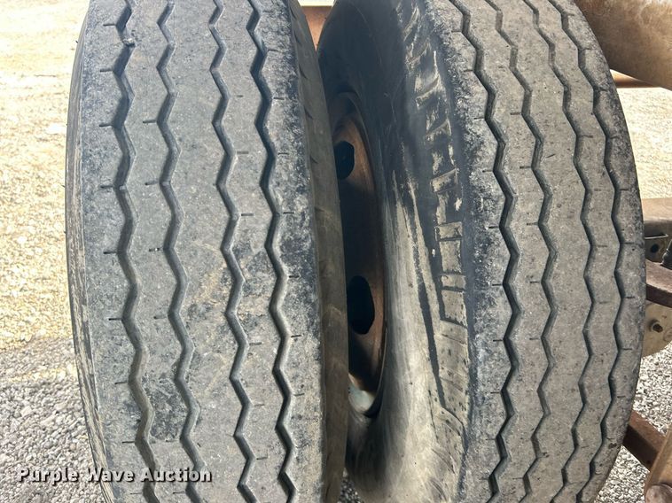 image for item OM9206 1968 Fruehauf TAOF2RDF  tank trailer