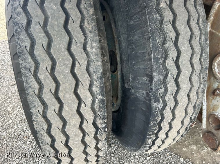 image for item OM9206 1968 Fruehauf TAOF2RDF  tank trailer