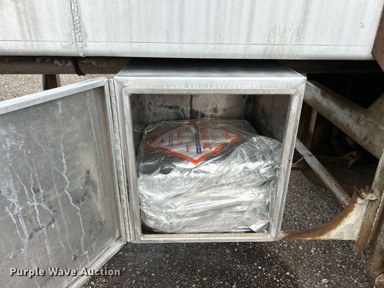 image for item OM9237 1968 Fruehauf TAOF2RDF  tank trailer