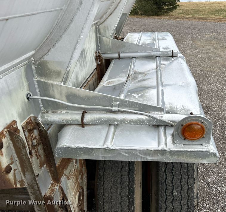image for item OM9237 1968 Fruehauf TAOF2RDF  tank trailer